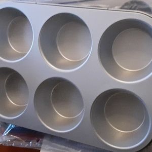 Pampered chef large muffin pan